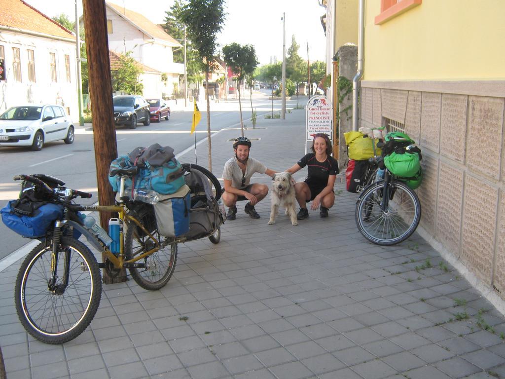 Base For Adventurers - Urban Guerrilla Otel Negotin Dış mekan fotoğraf